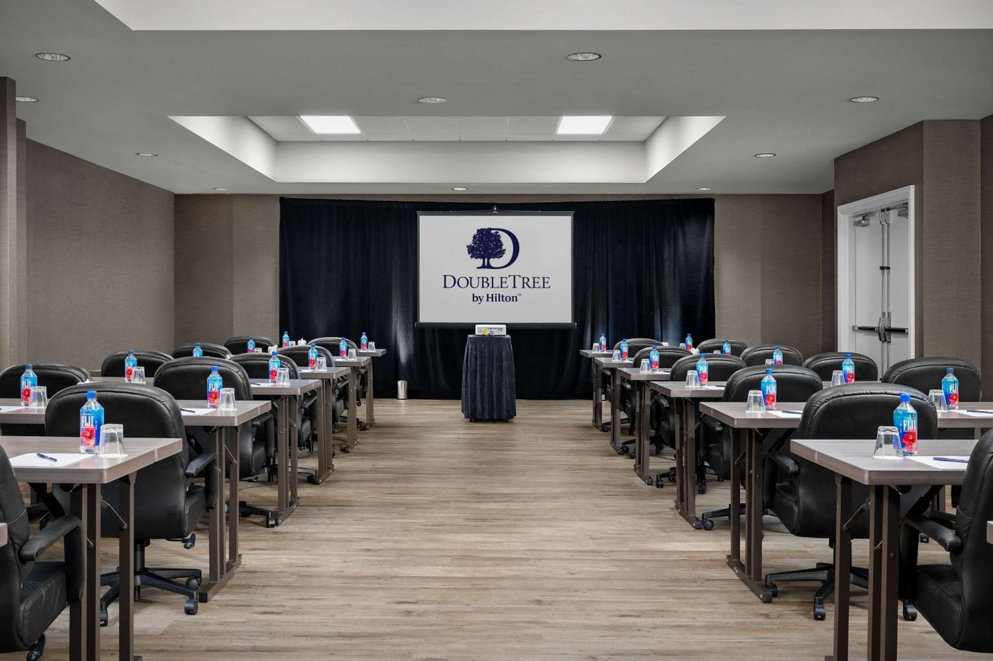 Doubletree By Hilton Chicago O'Hare Airport-Rosemont Hotel Bagian luar foto