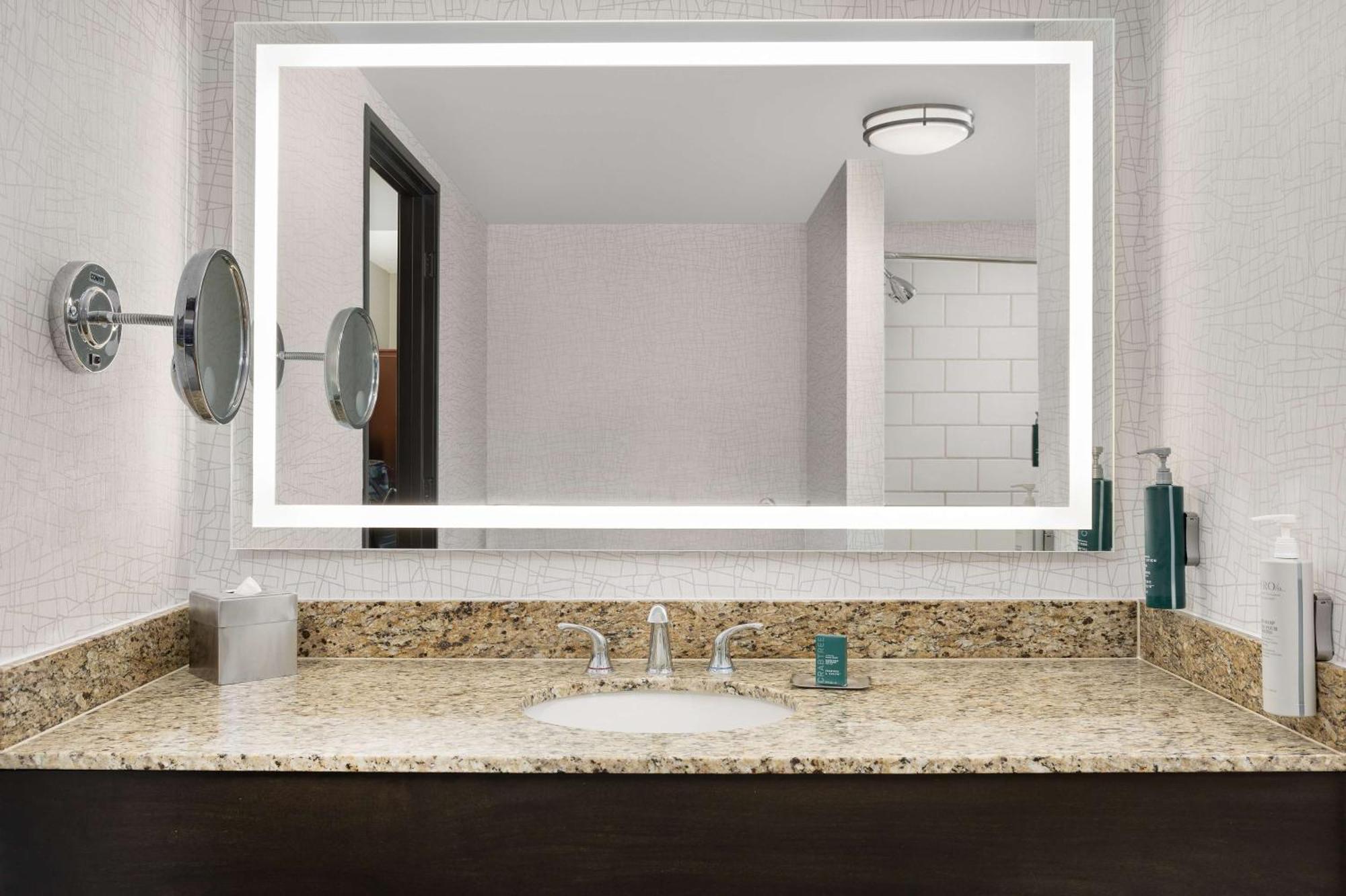 Doubletree By Hilton Chicago O'Hare Airport-Rosemont Hotel Bagian luar foto