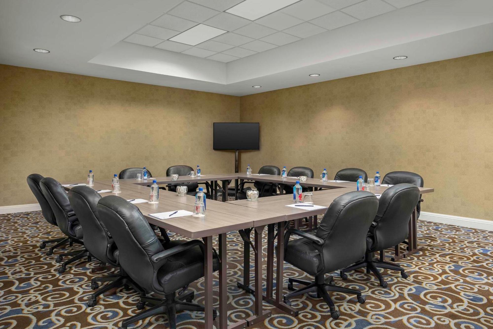 Doubletree By Hilton Chicago O'Hare Airport-Rosemont Hotel Bagian luar foto