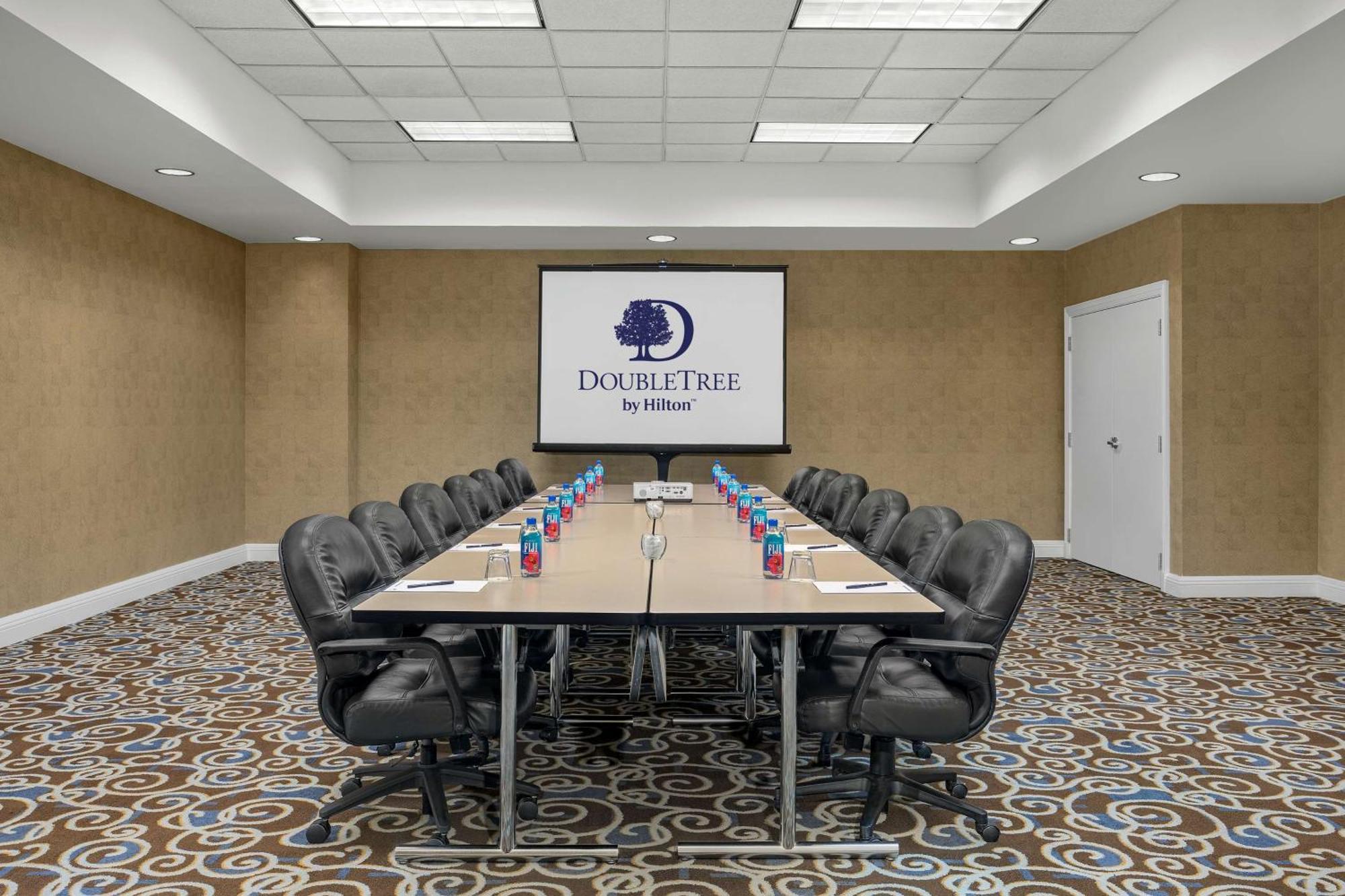 Doubletree By Hilton Chicago O'Hare Airport-Rosemont Hotel Bagian luar foto