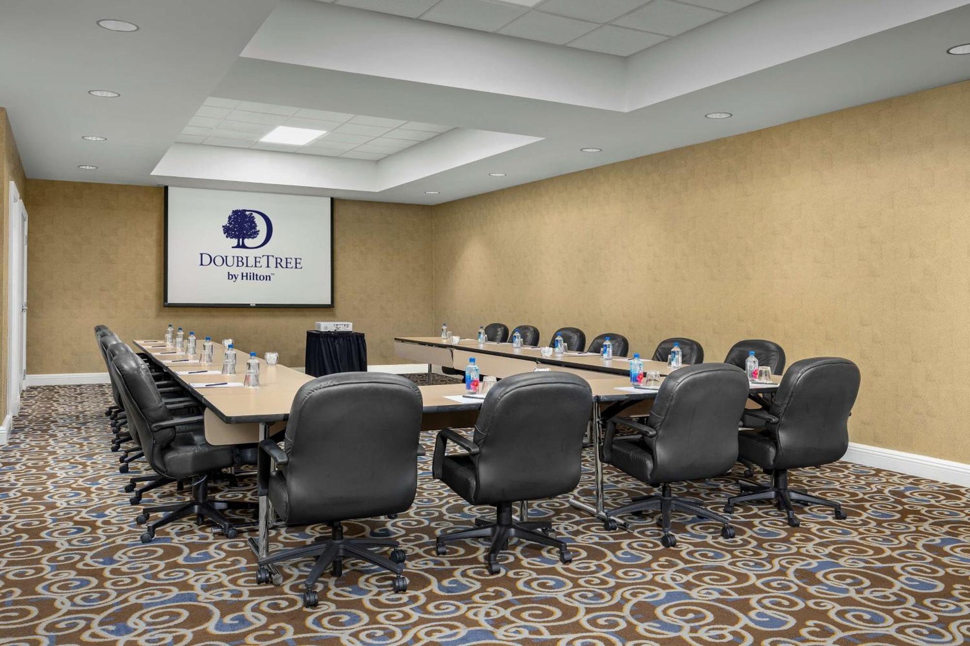 Doubletree By Hilton Chicago O'Hare Airport-Rosemont Hotel Bagian luar foto